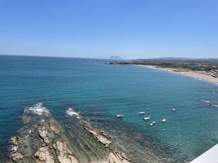 Maravilloso Apartamento En Primera Linea De Playa. Torreguadiaro Dış mekan fotoğraf